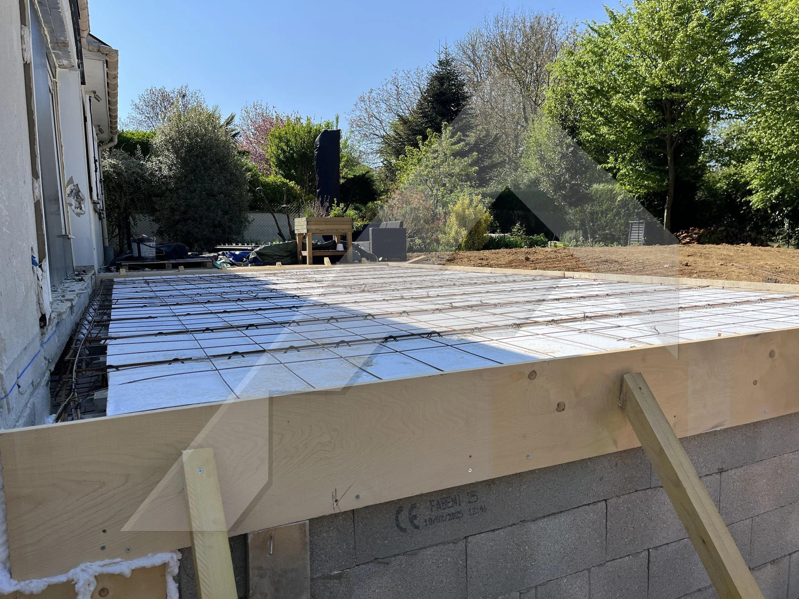 Gros œuvre : radier, parpaings, plancher